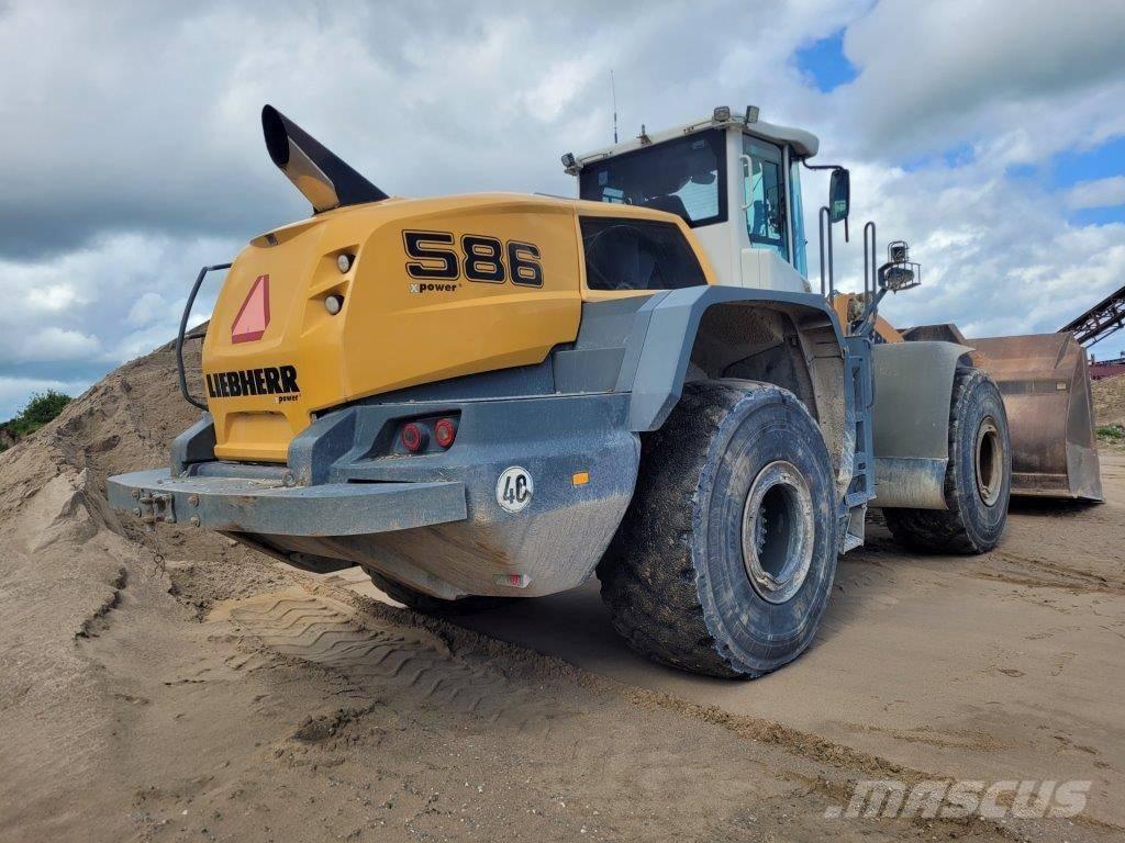 Liebherr L 586 Gumikerekes homlokrakodók