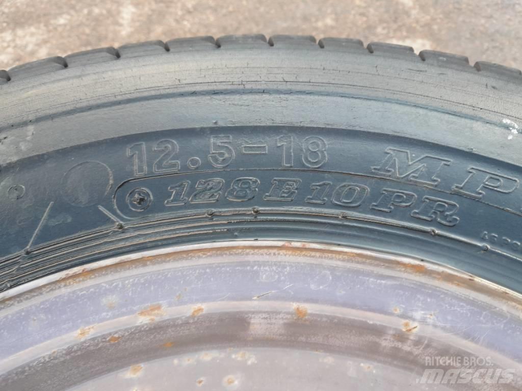 Dunlop 12,5-18 Hjul Gumiabroncsok, kerekek és felnik