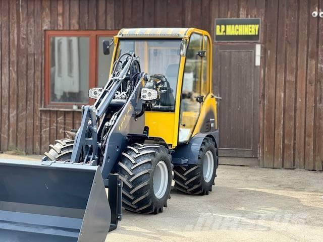 Eurotrac W12 Gumikerekes homlokrakodók