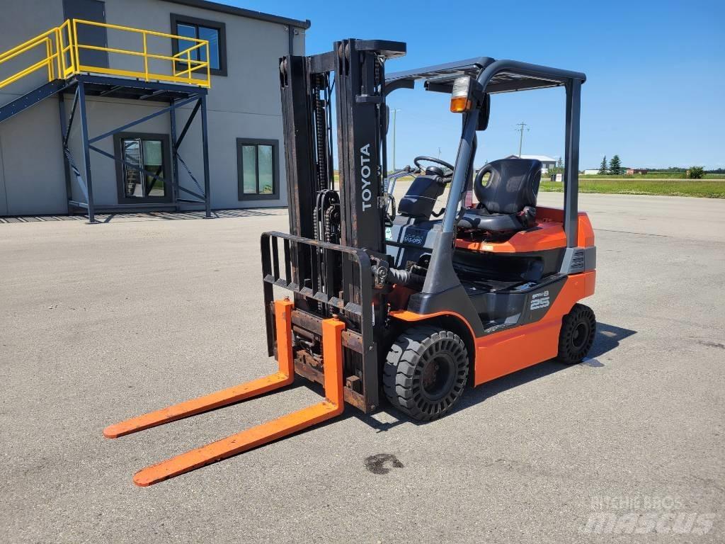 Toyota 8FB25 Elektromos targoncák