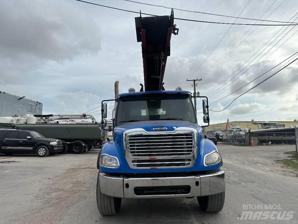 Freightliner M2 Platós / Ponyvás teherautók