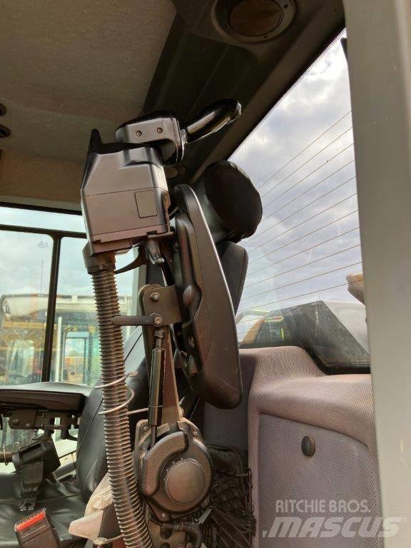 Liebherr L 566 Gumikerekes homlokrakodók