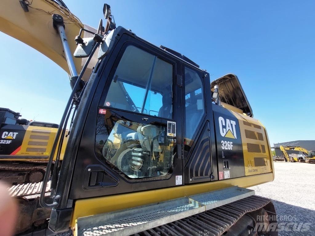 CAT 326 F L Lánctalpas kotrók