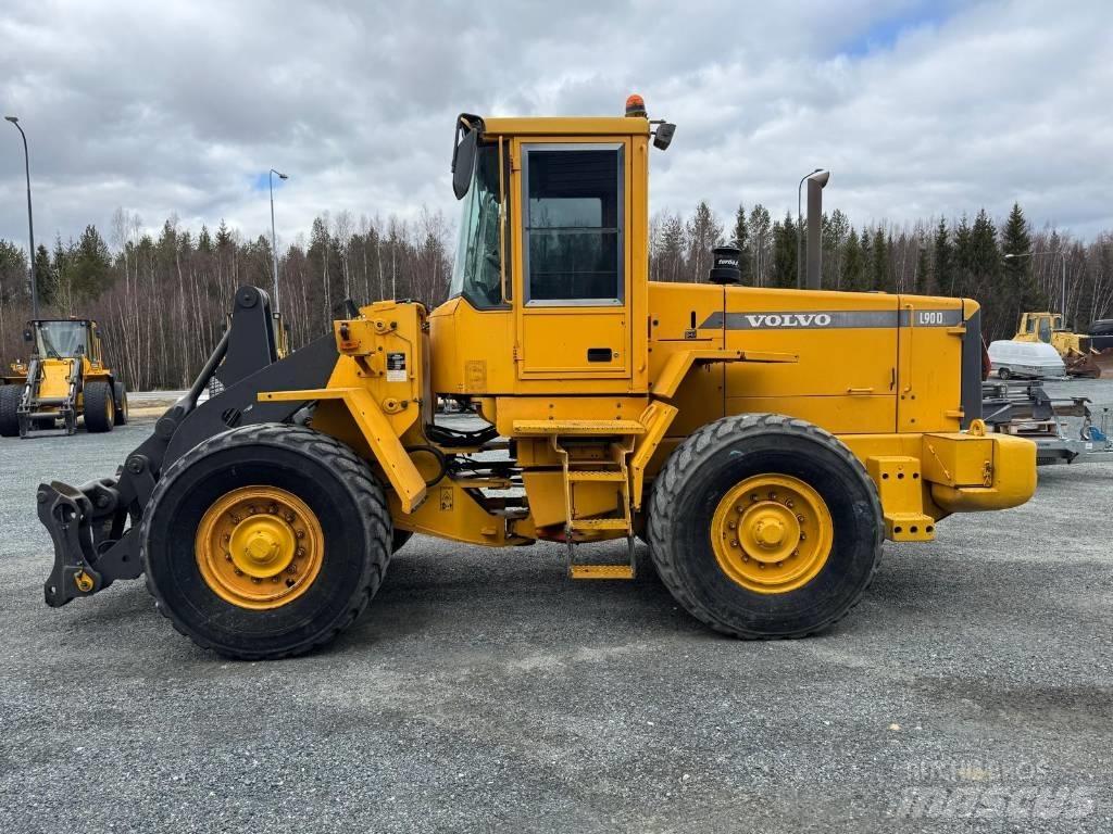 Volvo L 90 D Gumikerekes homlokrakodók
