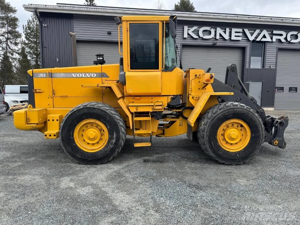 Volvo L 90 D Gumikerekes homlokrakodók
