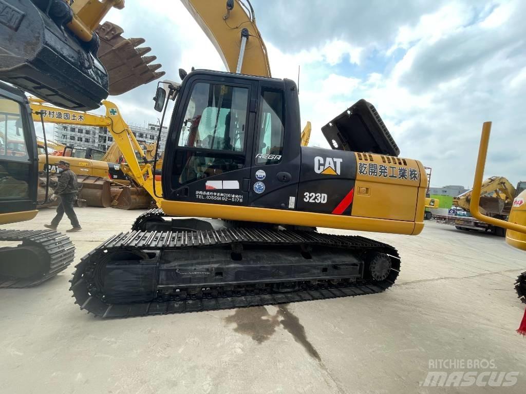 CAT 323D Lánctalpas kotrók