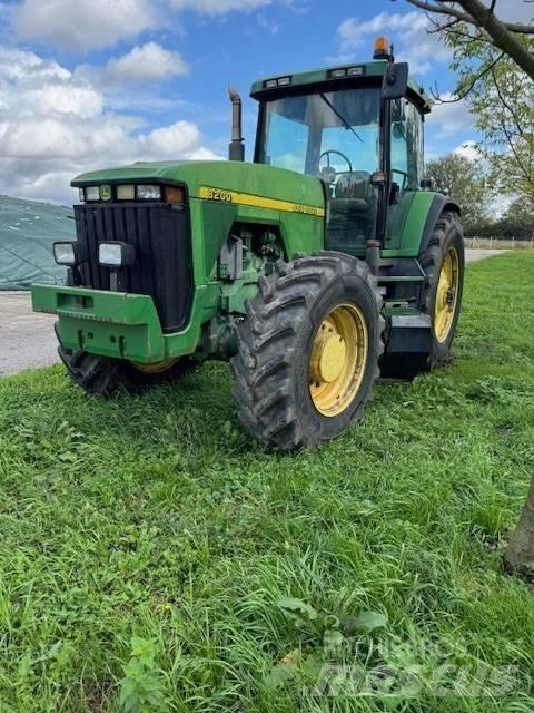 John Deere 8200 Traktorok