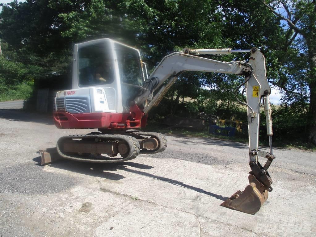Takeuchi TB 228 Mini kotrók < 7t