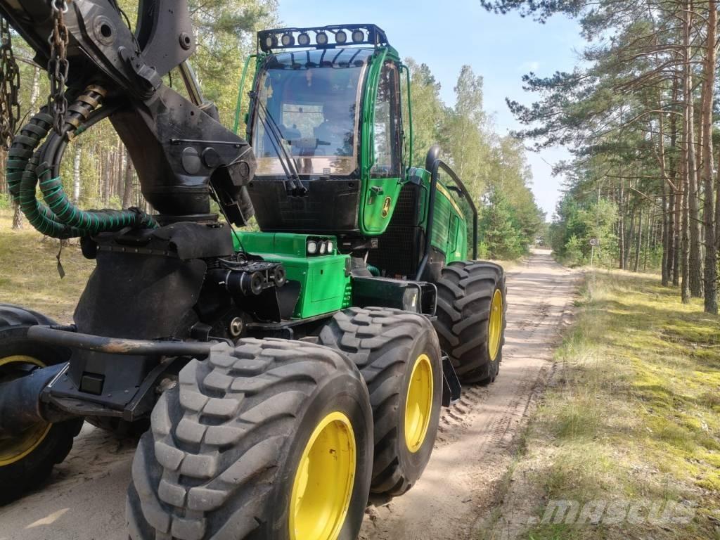 John Deere 1270 G Betakarítók
