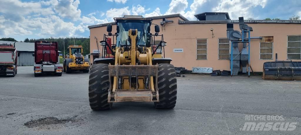 CAT 972 K Gumikerekes homlokrakodók
