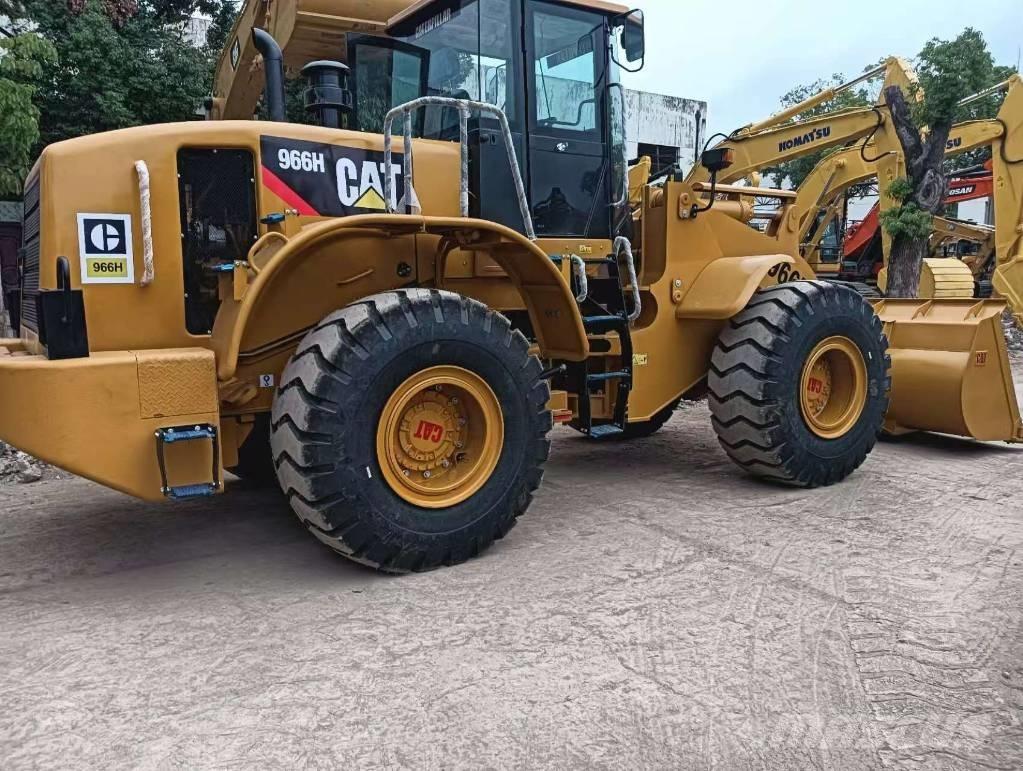 CAT 966 H Gumikerekes homlokrakodók