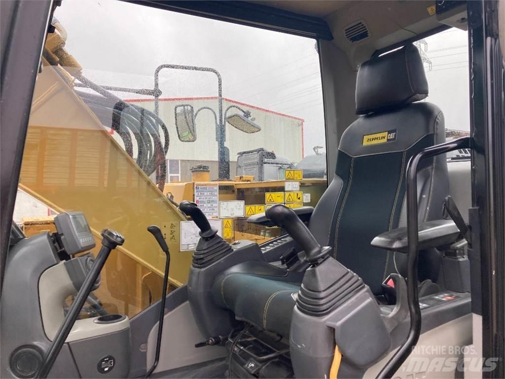 CAT 311 F L RR Gumikerekes kotrók