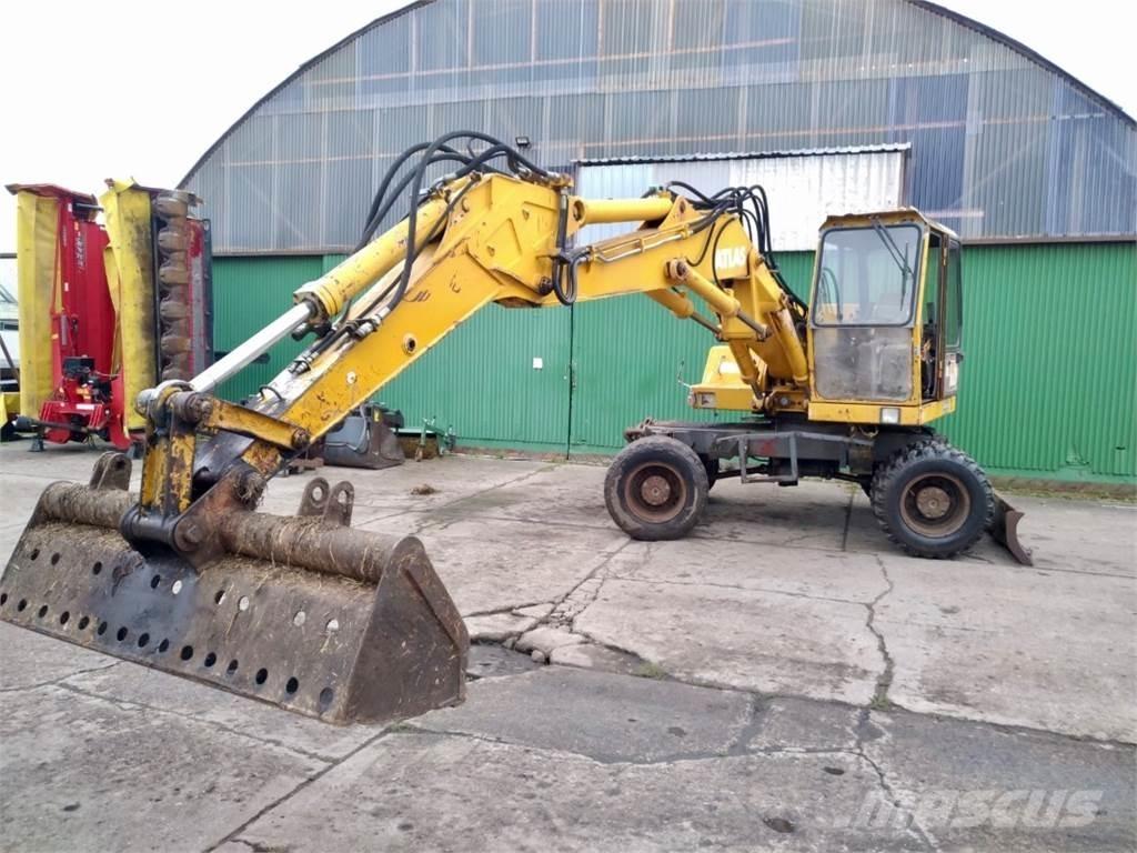 Atlas 1304 Gumikerekes kotrók
