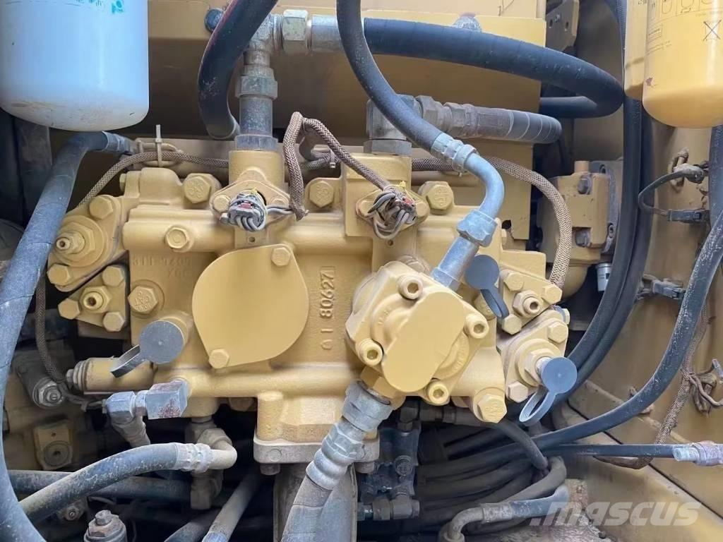 CAT 312D Közepes (midi) kotrók 7 t - 12 t