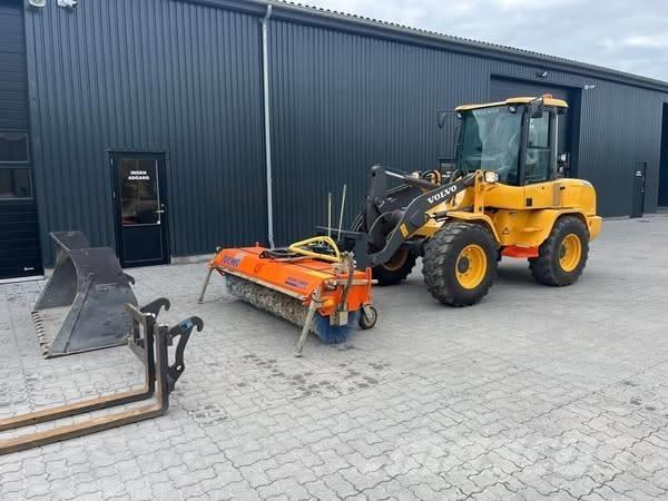 Volvo L 30 G Gumikerekes homlokrakodók