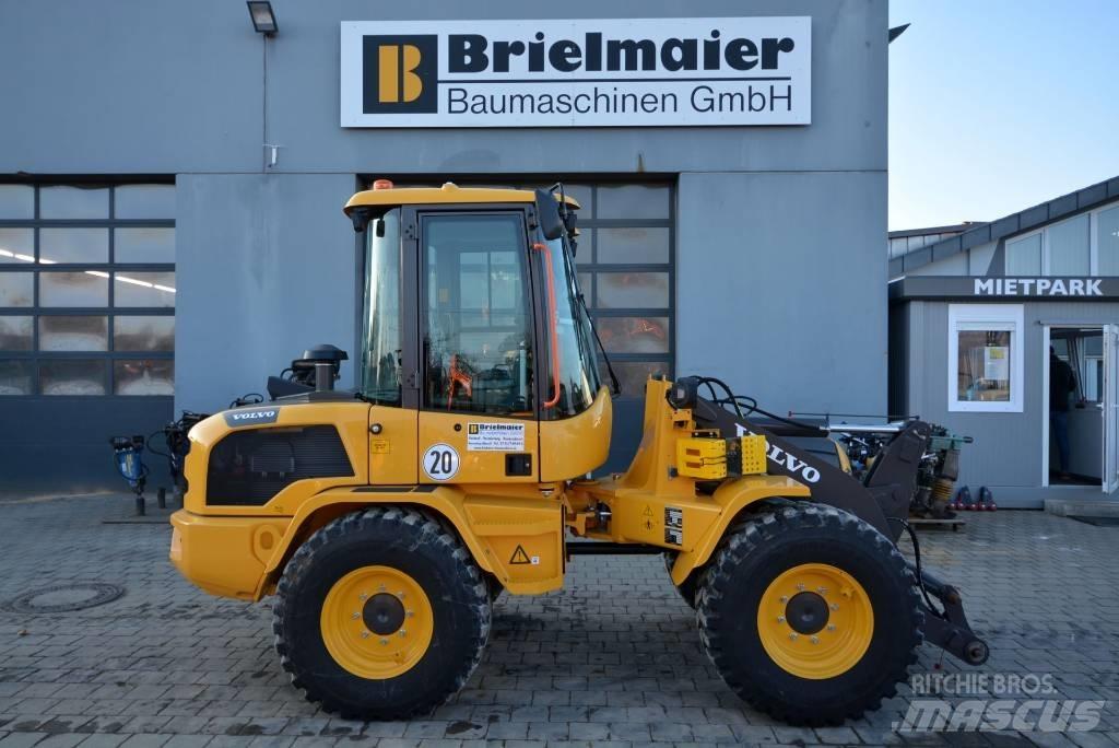 Volvo L 30 H Gumikerekes homlokrakodók