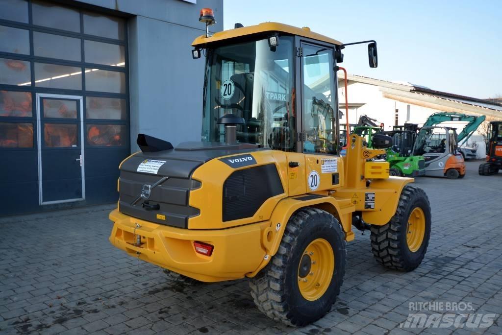 Volvo L 30 H Gumikerekes homlokrakodók