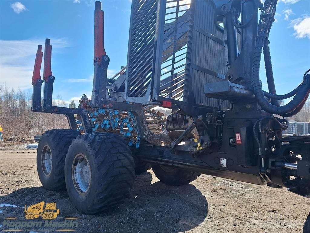 Komatsu 895 Betakarítók