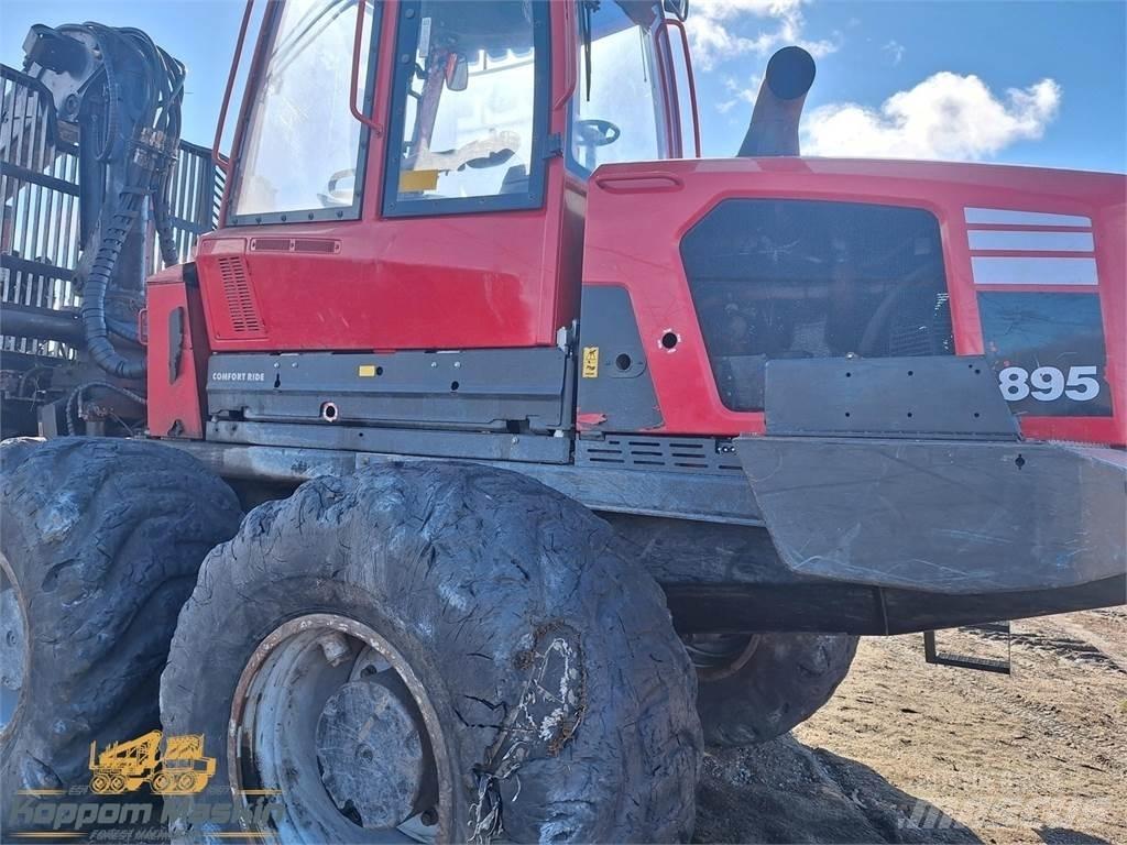 Komatsu 895 Betakarítók