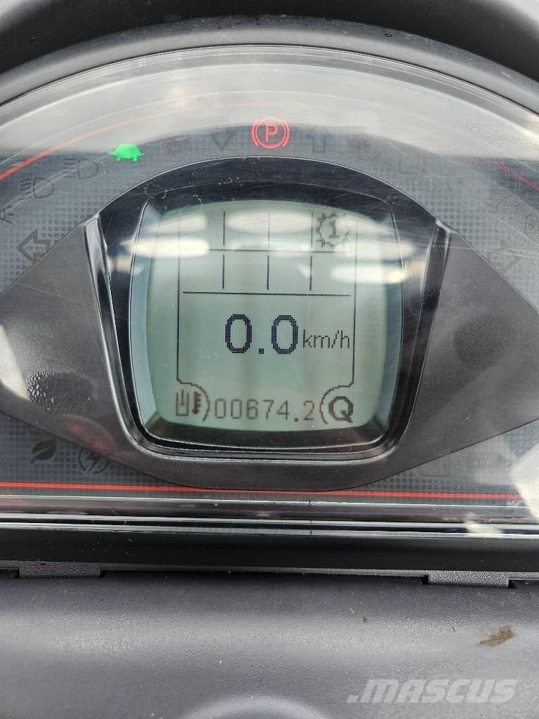 GiANT G 2700 E Univerzális rakodók