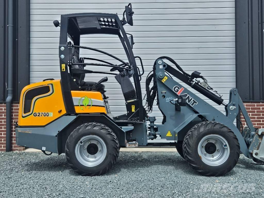 GiANT G 2700 E Univerzális rakodók