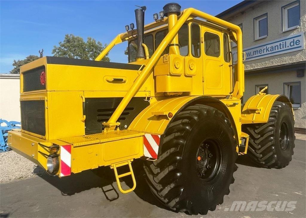Kirovets K700A V8 Traktorok