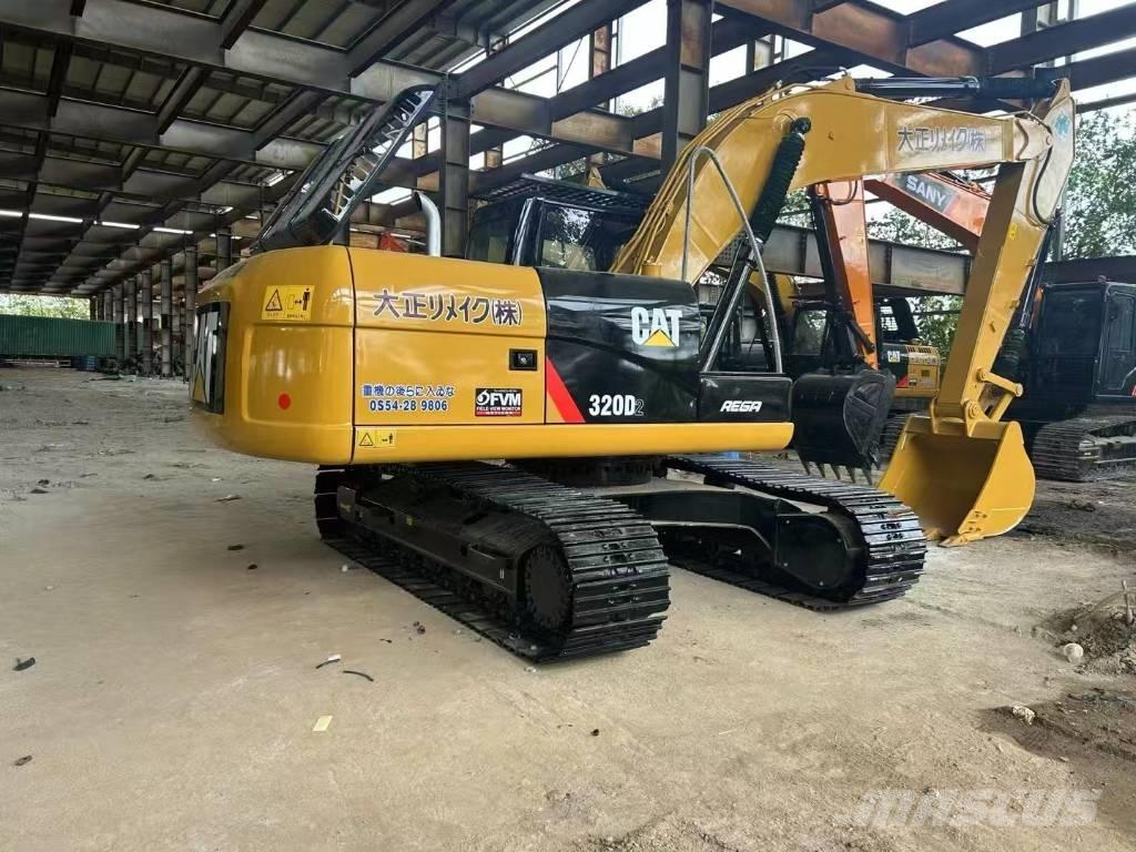 CAT 320 D2 Lánctalpas kotrók