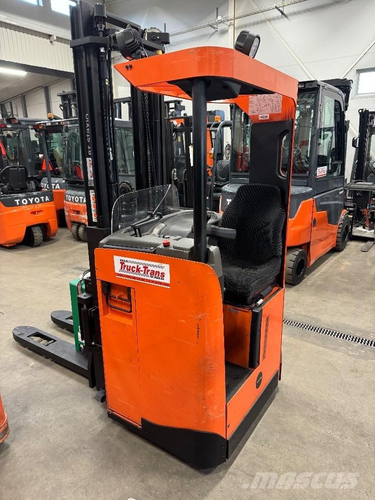 Toyota SRE135L Elektromos gyalogkíséretű targoncák