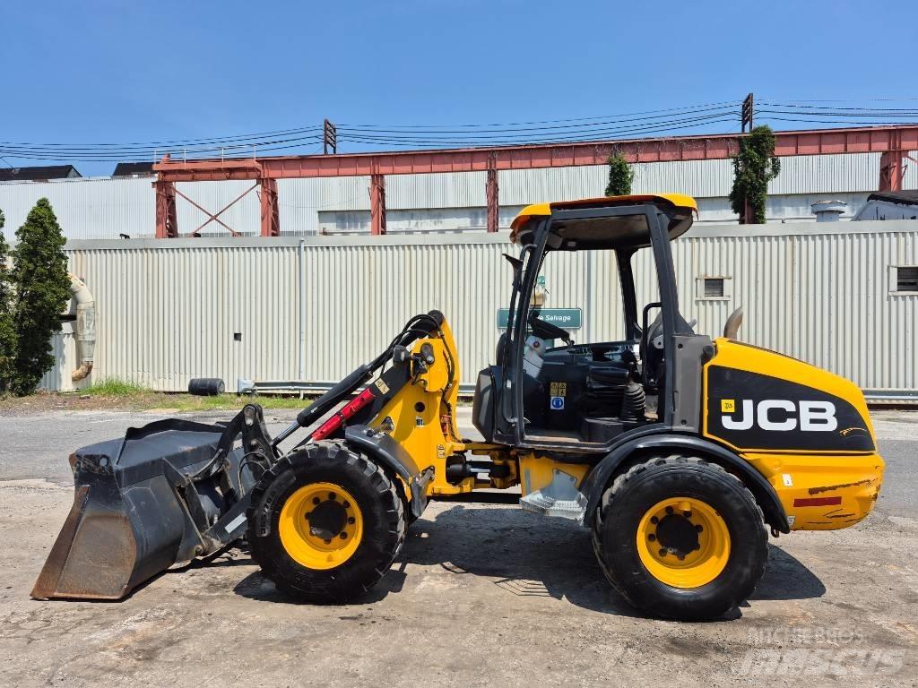 JCB 406 B Gumikerekes homlokrakodók