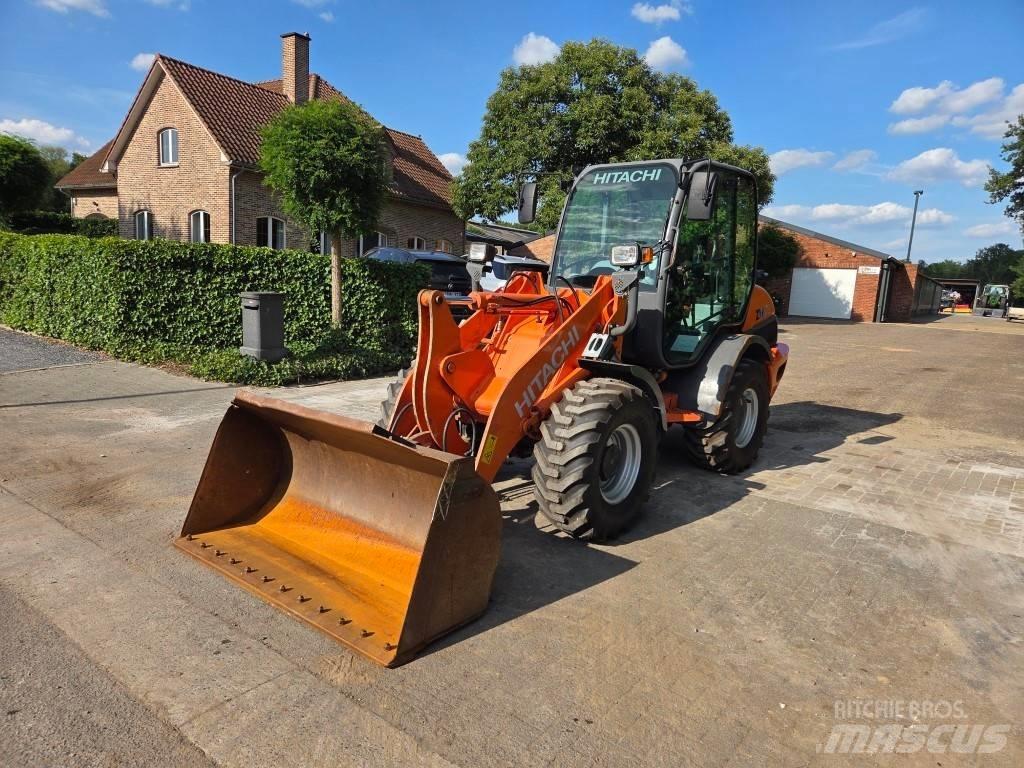 Hitachi ZW 75 Gumikerekes homlokrakodók