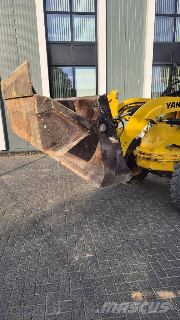 Yanmar V70s Gumikerekes homlokrakodók
