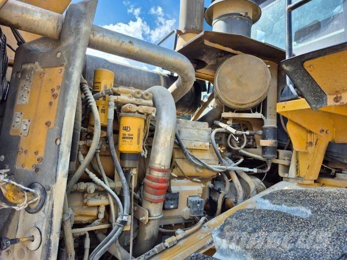 CAT 966G-2 Gumikerekes homlokrakodók