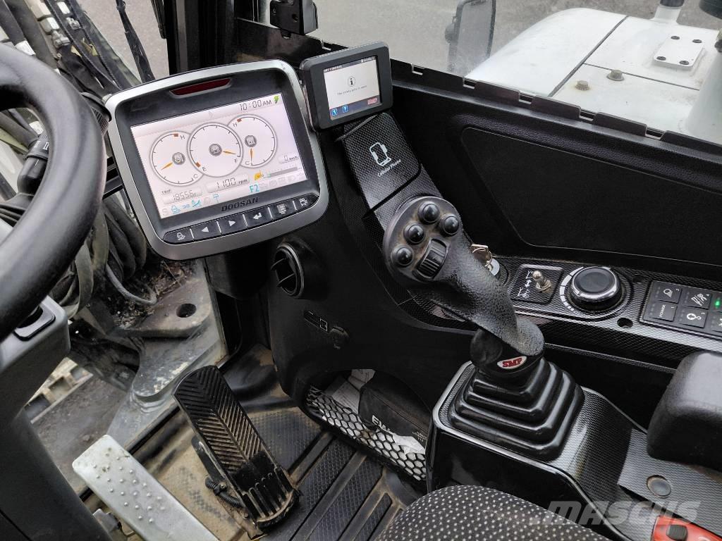 Bobcat E 57 W Gumikerekes kotrók