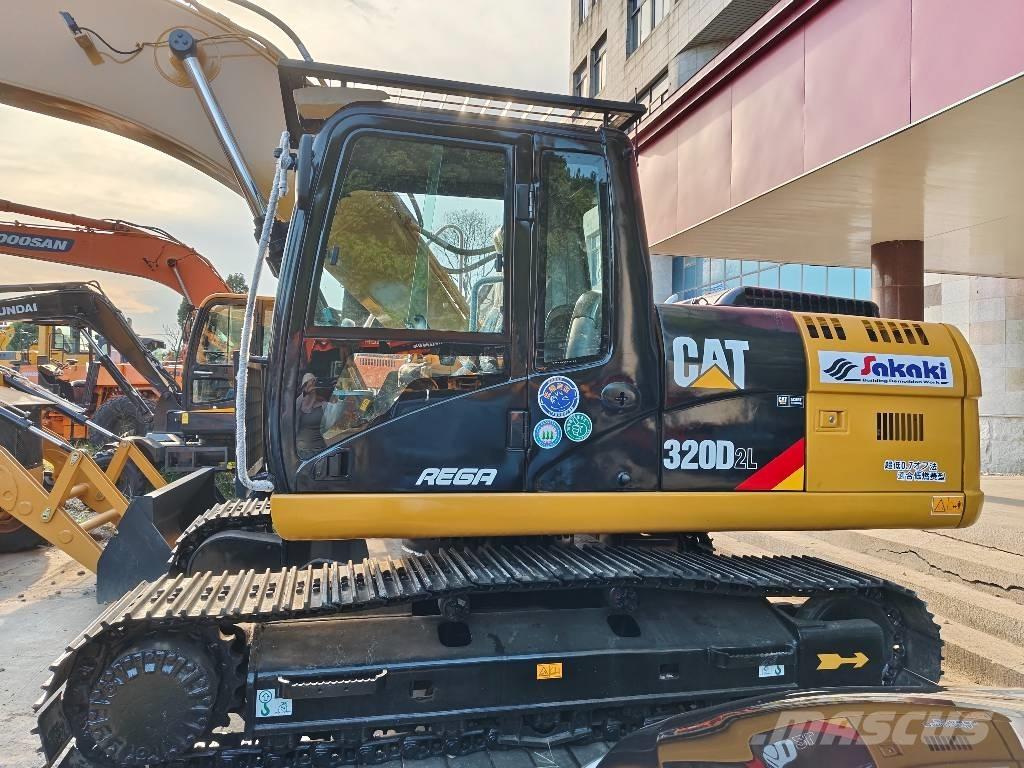 CAT 320 D2 L Lánctalpas kotrók