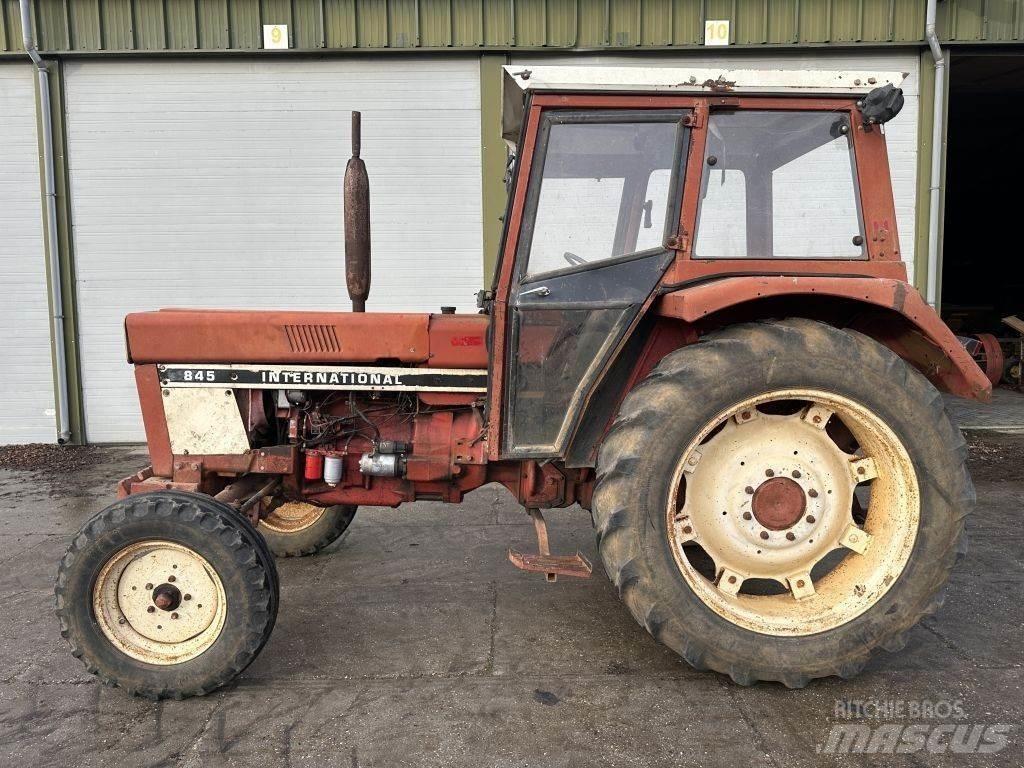 International 845 Traktorok
