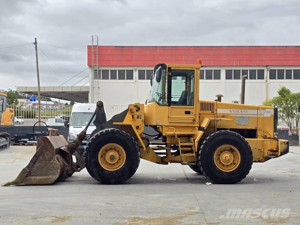 Volvo L 90 C Gumikerekes homlokrakodók
