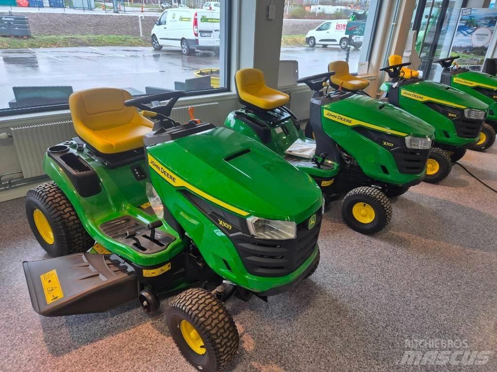 John Deere X 107 Ráülős fűnyírók