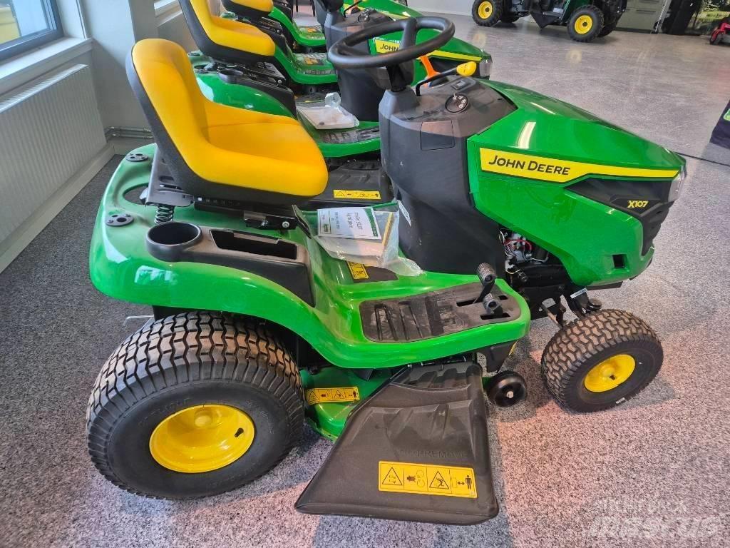 John Deere X 107 Ráülős fűnyírók