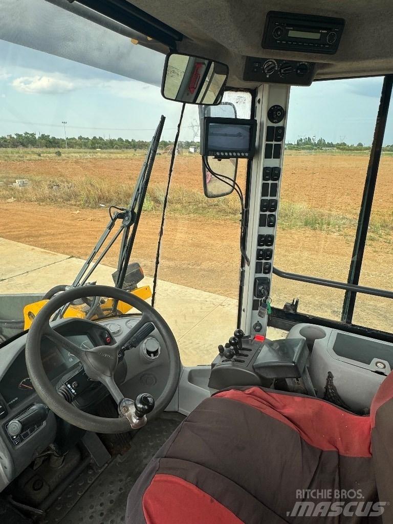 Volvo L90F Gumikerekes homlokrakodók