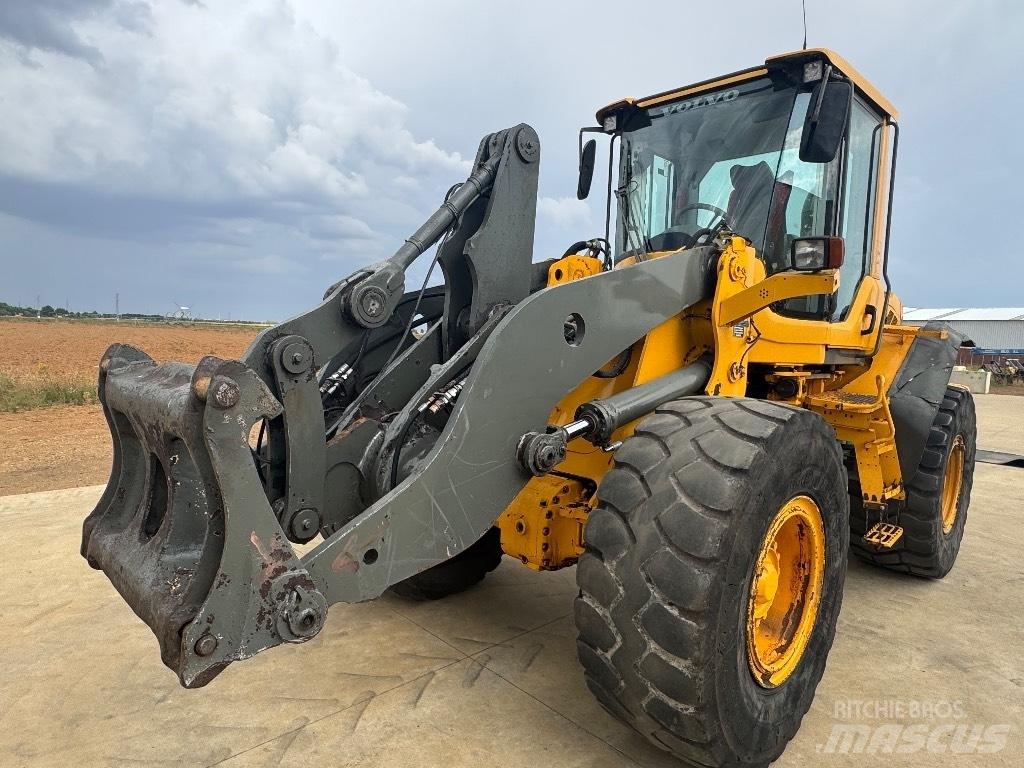Volvo L90F Gumikerekes homlokrakodók