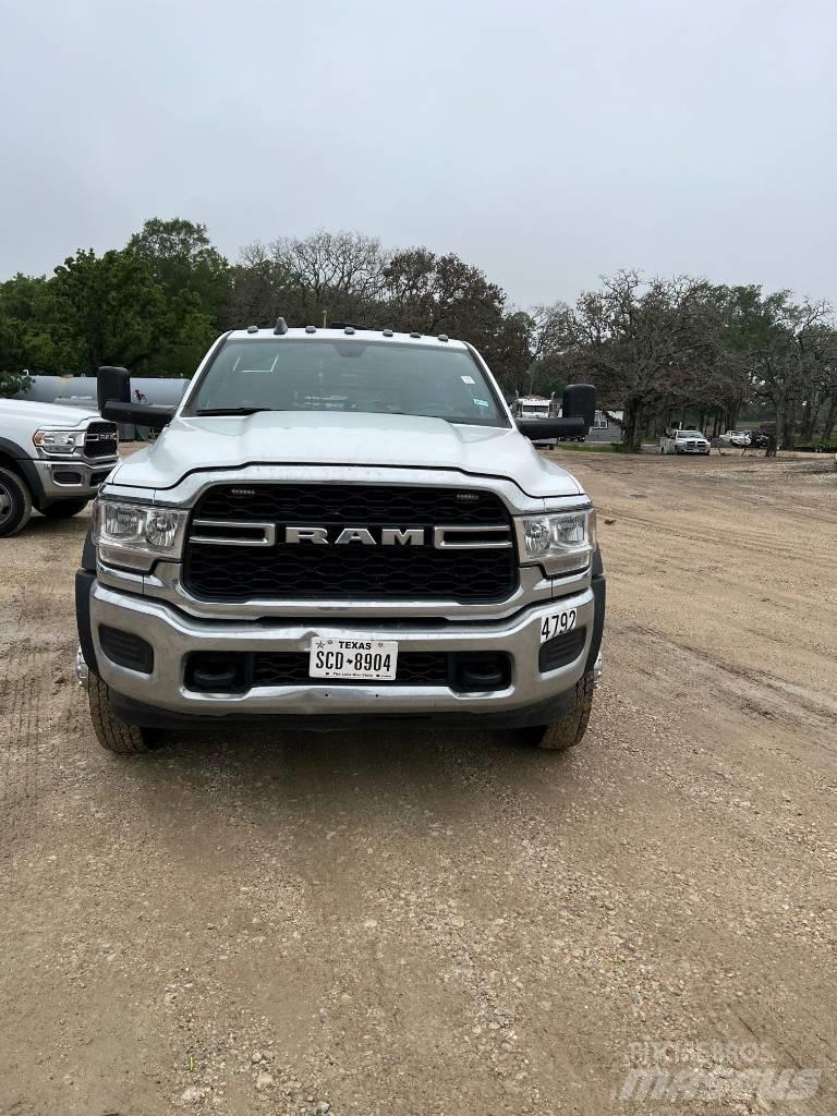RAM 5500 Platós / Ponyvás teherautók