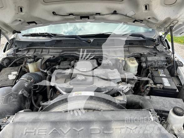 RAM 5500 SLT Platós / Ponyvás teherautók