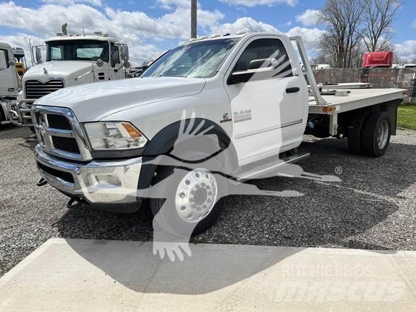 RAM 5500 SLT Platós / Ponyvás teherautók
