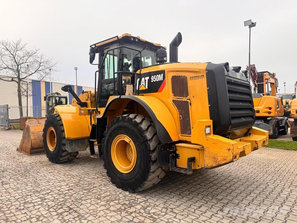 CAT 950M NVT Gumikerekes homlokrakodók
