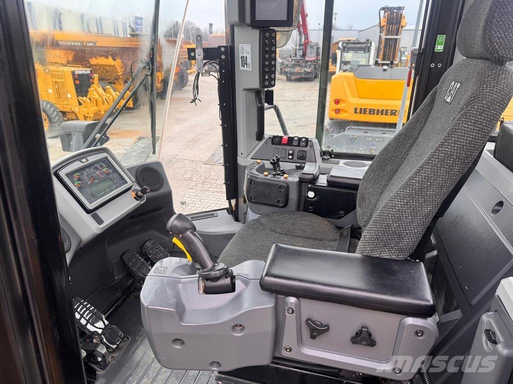 CAT 950M NVT Gumikerekes homlokrakodók