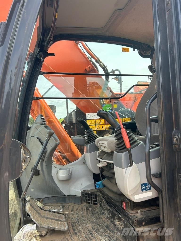 Hitachi ZX225 USLC-6 Lánctalpas kotrók