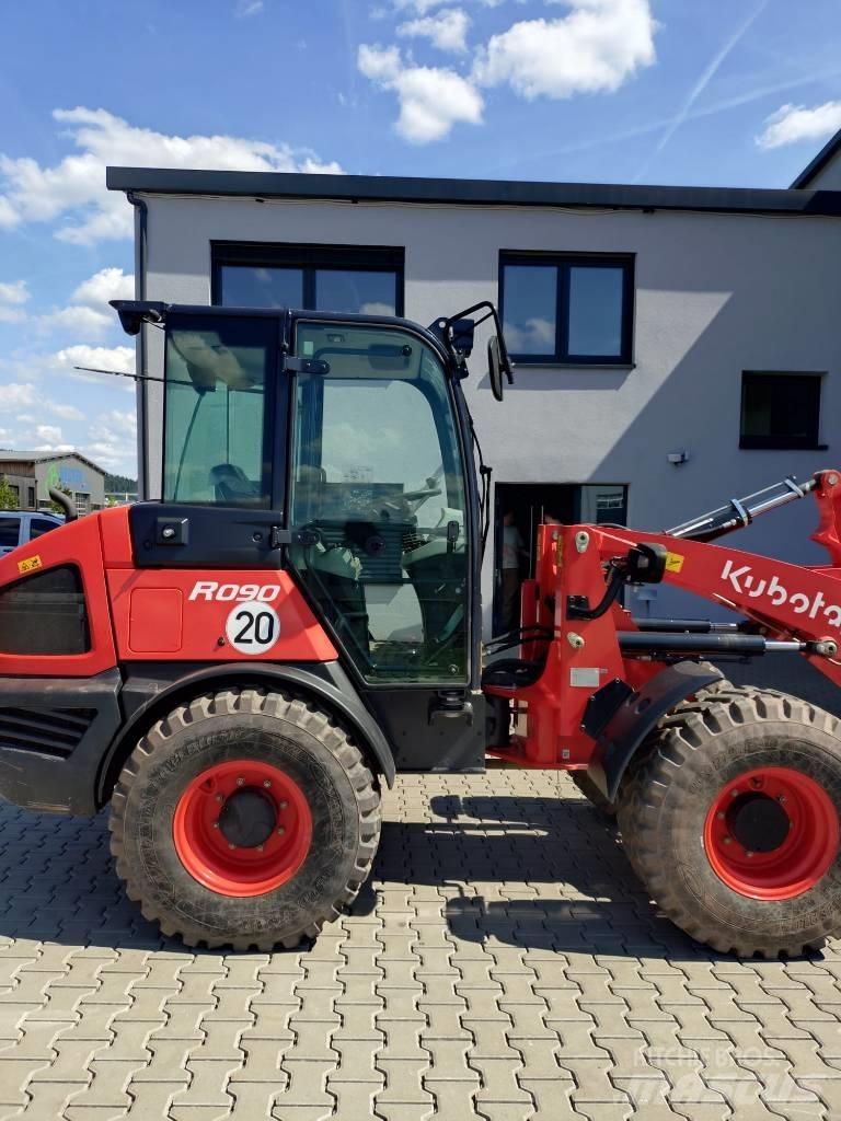 Kubota R 090 Gumikerekes homlokrakodók