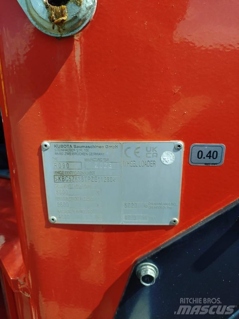 Kubota R 090 Gumikerekes homlokrakodók