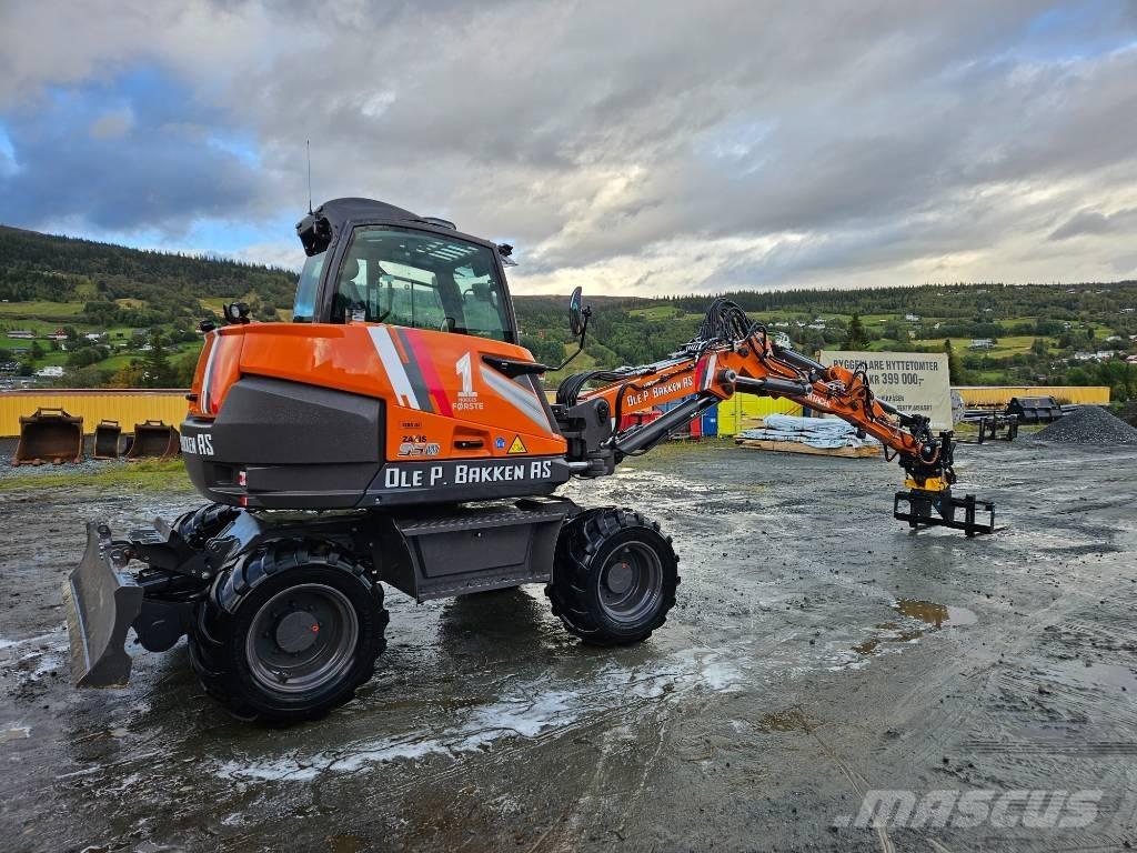 Hitachi ZX 95 W-7 Gumikerekes kotrók
