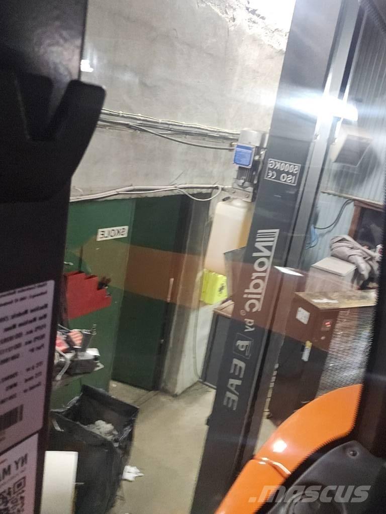 Hitachi ZX 95 W-7 Gumikerekes kotrók